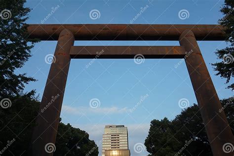 헤이안 신궁, 고요한 밤의 달빛 아래서 역사와 현대가 만나는 교차로